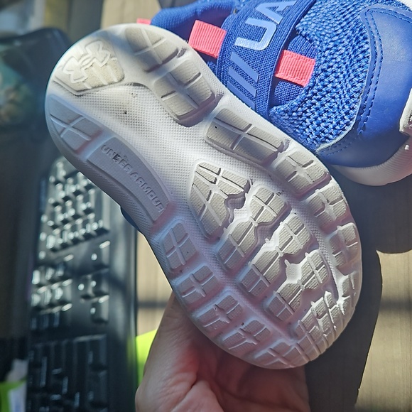 Worn 5 times - New Under Armour Surge Toddler Slip On Running Shoe - Picture 6 of 7